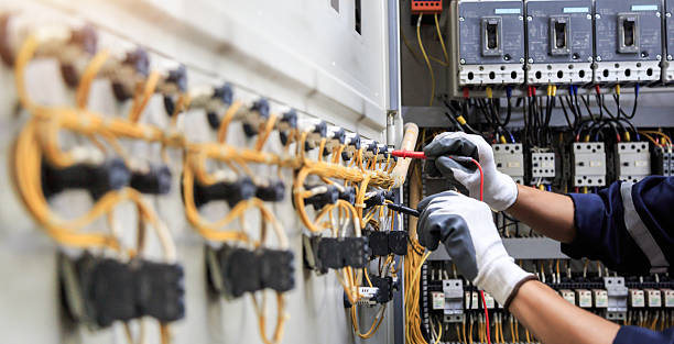 Professional Electrician technician working in Bowling Green, OH